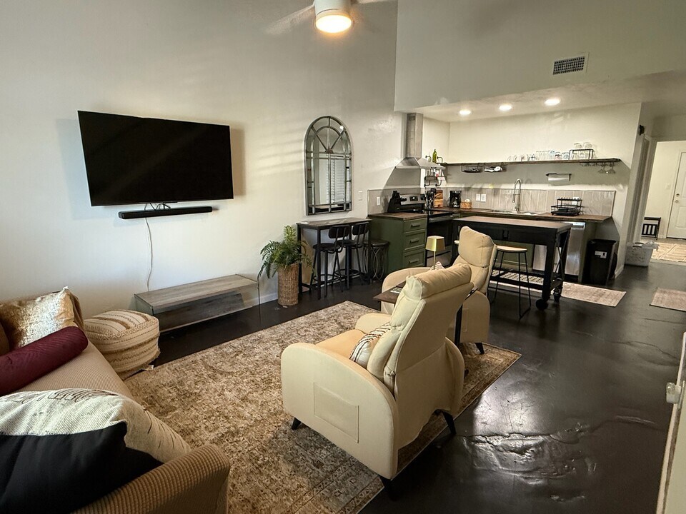 301 S Lipona Rd, Unit 8 in Tallahassee, FL - Foto de edificio