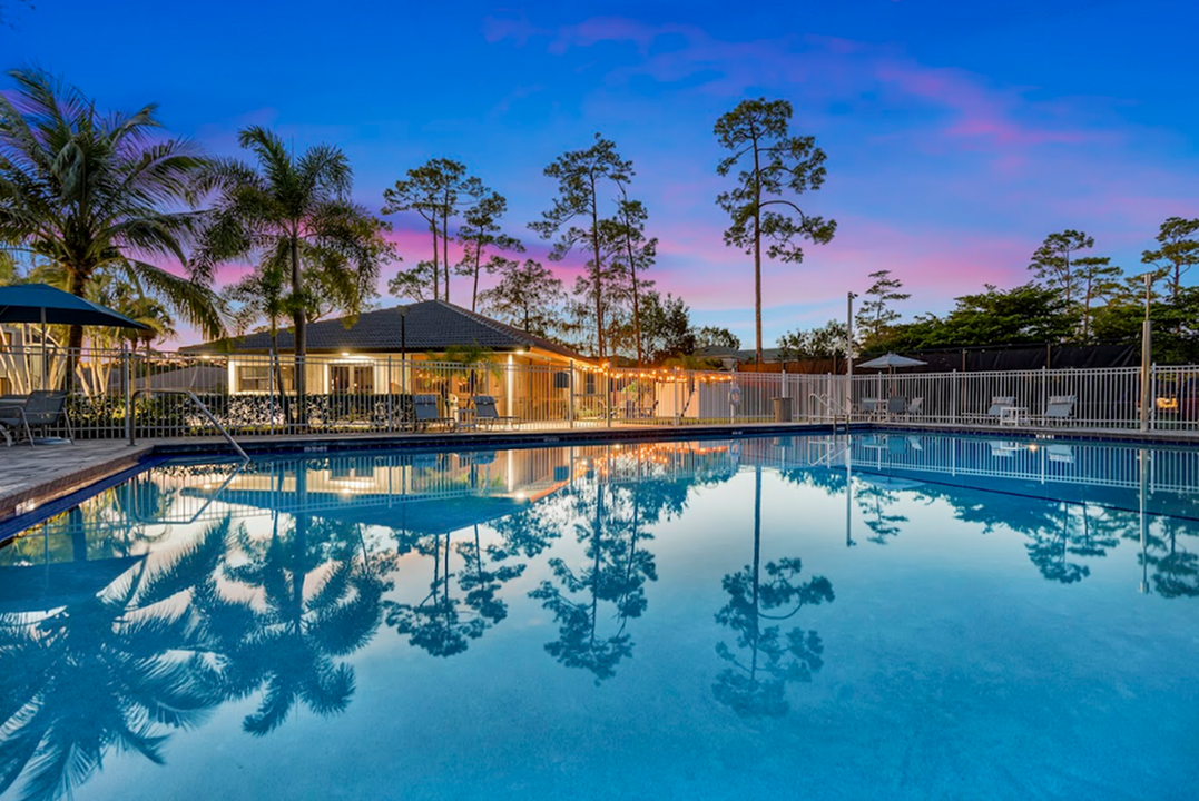 Palm Court at Wellington in Wellington, FL - Foto de edificio