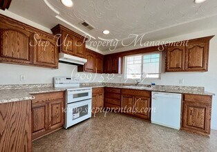 9733 Rastro Way in La Grange, CA - Building Photo - Building Photo