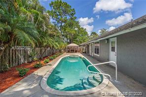 1084 Raintree Ln in Wellington, FL - Building Photo - Building Photo