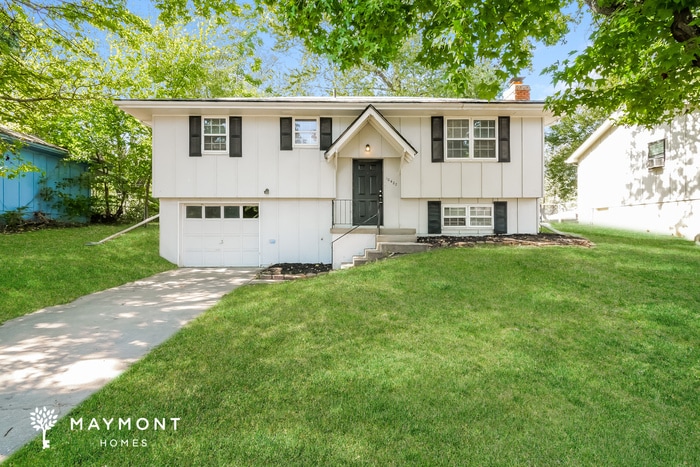 10422 Manchester Ave in Kansas City, MO - Building Photo