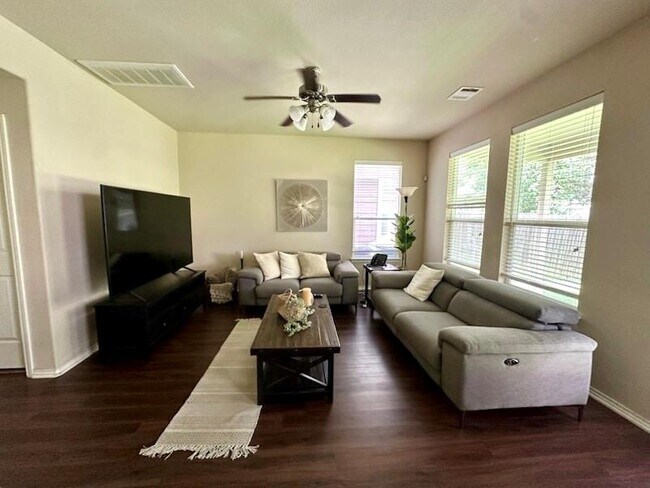 8629 White Ibis Dr in Austin, TX - Building Photo - Building Photo