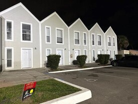 4280 Desoto Ave, Unit #305 in Ft. Myers, FL - Building Photo