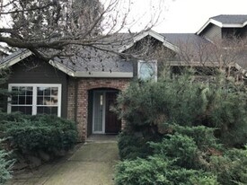 2704 Snyder Ave in Modesto, CA - Building Photo