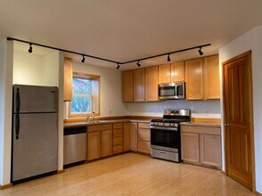 921 Eugene St in Hood River, OR - Building Photo - Building Photo