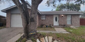 5244 Larcade Dr in Corpus Christi, TX - Building Photo