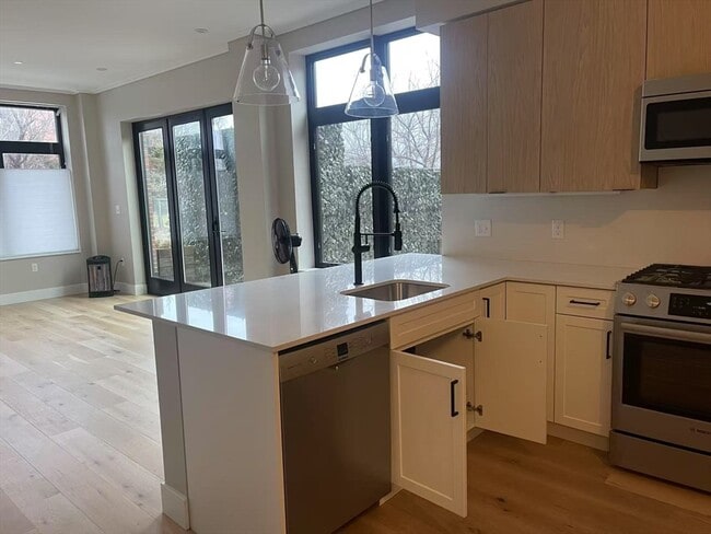 70 Leo M Birmingham Pkwy in Boston, MA - Building Photo - Building Photo