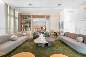 90 SW 3rd St, Unit 4203 in Miami, FL - Building Photo - Building Photo