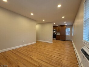 93 Centre St in Nutley, NJ - Building Photo - Building Photo