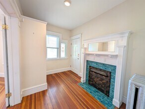 179 College Ave, Unit 1 in Somerville, MA - Building Photo - Building Photo