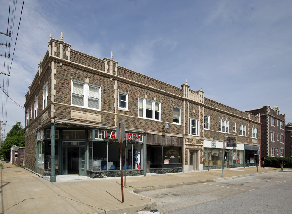 Richmond Building in Richmond Heights, MO - Building Photo