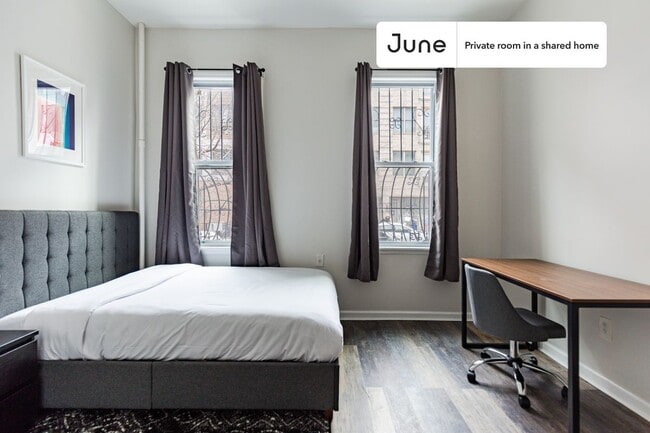 Private bedroom in 3 bed/1 bath Home in New York, NY - Building Photo - Building Photo
