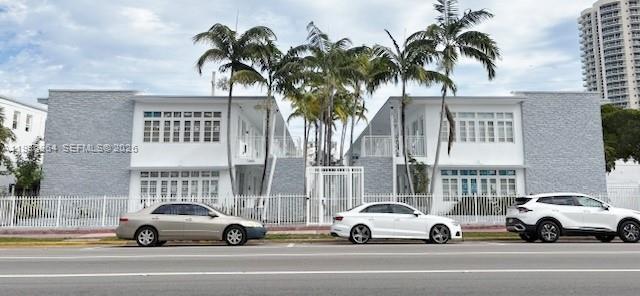 7435 Harding Ave in Miami Beach, FL - Foto de edificio - Building Photo