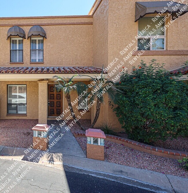 711 E North Ln, Unit 2 in Phoenix, AZ - Building Photo - Building Photo