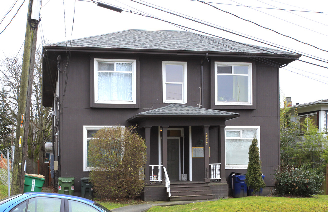 2217 E Terrace St in Seattle, WA - Foto de edificio