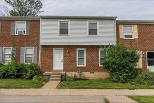 215 Hedgewood Ct in Lexington, KY - Building Photo