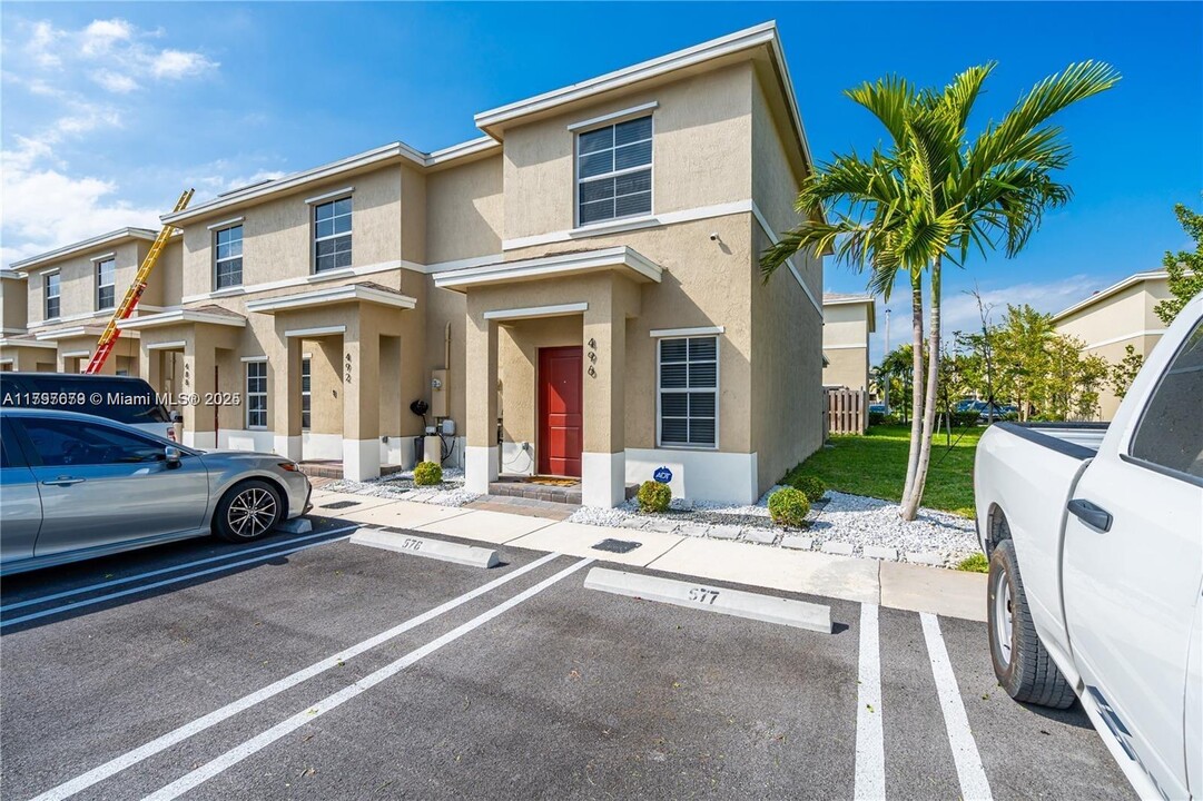 496 NE 4th Ln in Florida City, FL - Building Photo