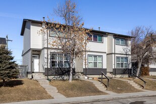 6303 Centre St NW in Calgary, AB - Building Photo