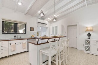 7720 SW 59th Ct in South Miami, FL - Building Photo - Building Photo