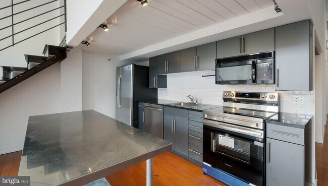 property at 1027-31 Arch St