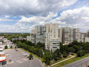 7 Townsgate Dr in Vaughan, ON - Building Photo - Building Photo