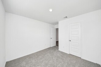 2007 Woodlark Way in Sealy, TX - Building Photo - Building Photo