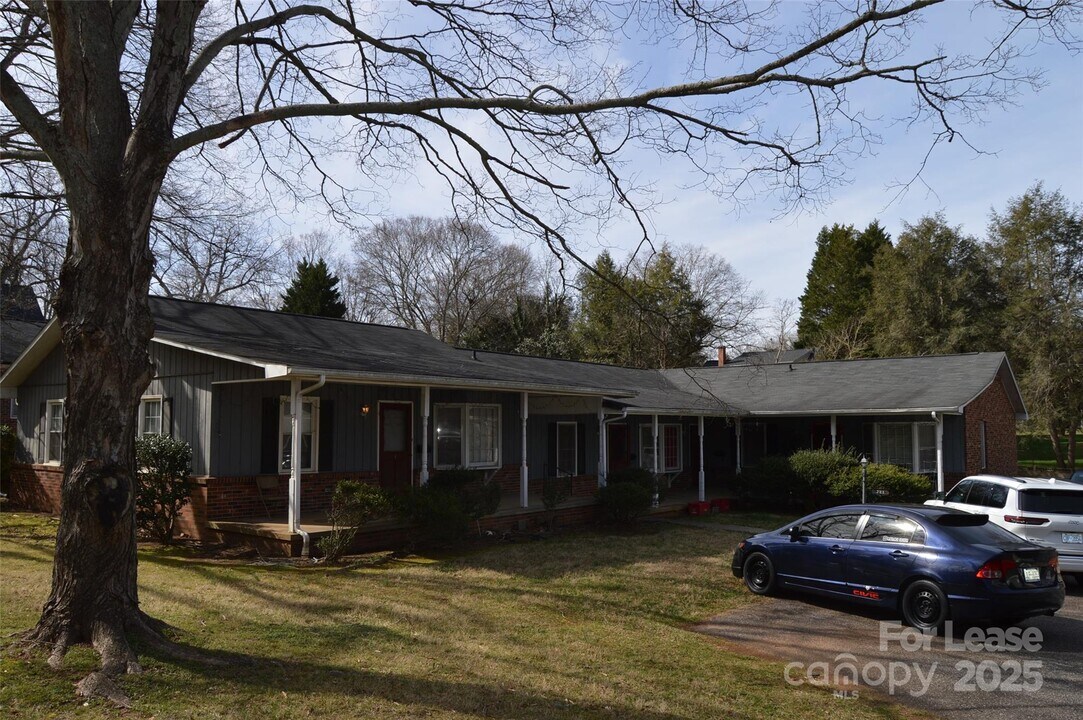 221 Kelly St in Statesville, NC - Building Photo