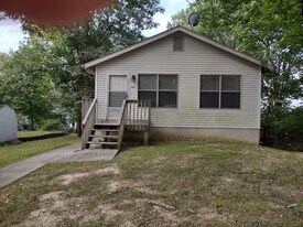 594 Shadowrock Dr in Forsyth, MO - Building Photo