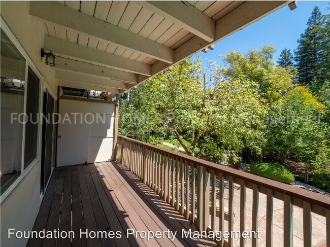 1115 Sir Francis Drake Blvd-Unit -Apt. 14 in Kentfield, CA - Building Photo - Building Photo