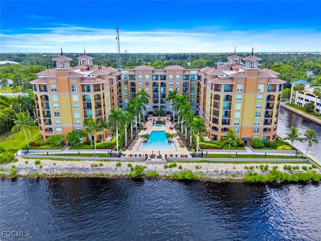 2825 Palm Beach Blvd in Ft. Myers, FL - Foto de edificio - Building Photo