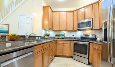 9067 Capistrano St N in Naples, FL - Foto de edificio - Building Photo