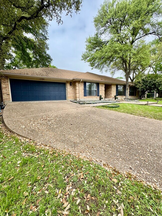 2110 Wychwood Dr in Austin, TX - Building Photo - Building Photo
