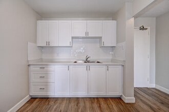 32 Dawson Rd in Guelph, ON - Building Photo - Building Photo