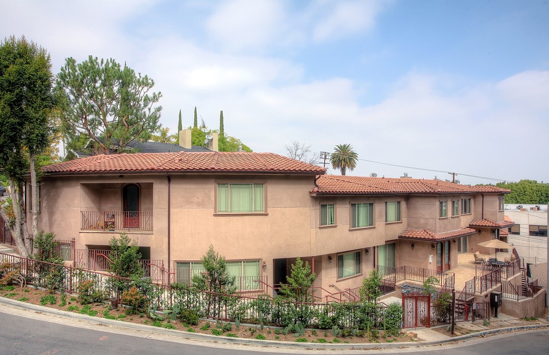 11145 Sunshine Terrace in Studio City, CA - Foto de edificio