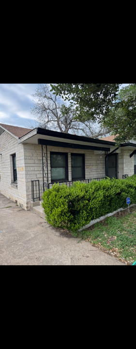 606 Springdale Rd in Austin, TX - Building Photo