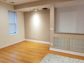 2334 W Taylor St-Unit -2 in Chicago, IL - Building Photo - Building Photo