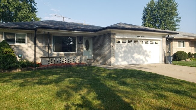 1831 Hempstead Dr in Troy, MI - Building Photo - Building Photo