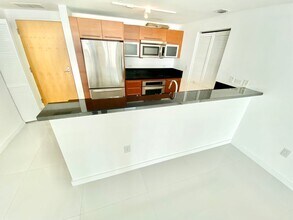 253 NE 2nd St in Miami, FL - Building Photo - Building Photo