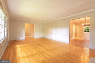 9908 Minburn St in Great Falls, VA - Building Photo - Building Photo
