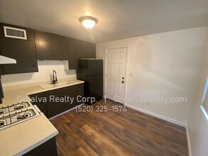 2536 N Columbus Blvd, Unit 2536 in Tucson, AZ - Building Photo - Building Photo