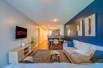 1275 E University Dr in Tempe, AZ - Foto de edificio - Building Photo