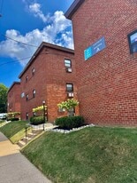 Fox Chase Gardens in Philadelphia, PA - Building Photo