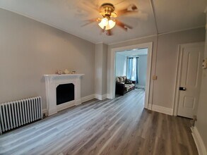 166 E Pomfret St in Carlisle, PA - Foto de edificio - Building Photo