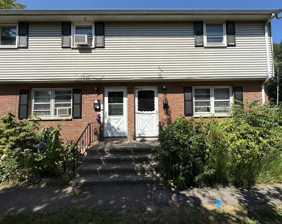 400 Divinity St in Bristol, CT - Building Photo