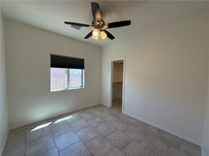 3270 E Farm Crst Ave in Kingman, AZ - Building Photo - Building Photo