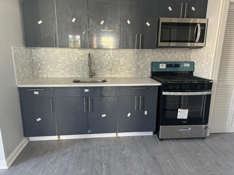 2336 Barnum Ave in Stratford, CT - Building Photo