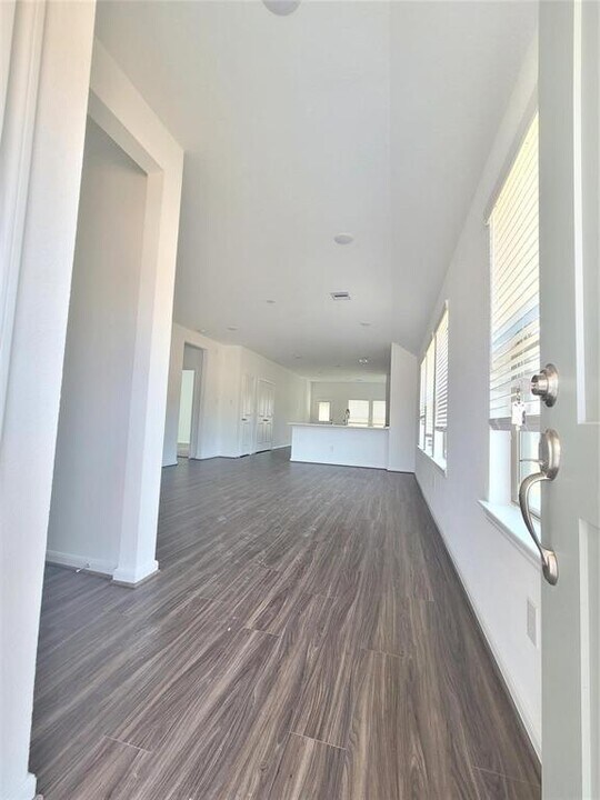 357 Salerio Wy in Conroe, TX - Building Photo