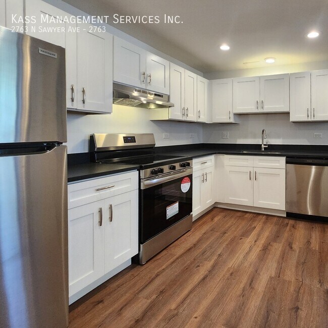 2763 N Sawyer Ave in Chicago, IL - Building Photo - Building Photo