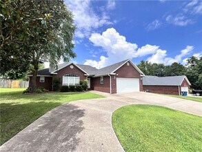 208 Tunbridge Dr in Bentonville, AR - Foto de edificio - Building Photo