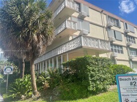 1936 S Ocean Dr in Hallandale Beach, FL - Building Photo